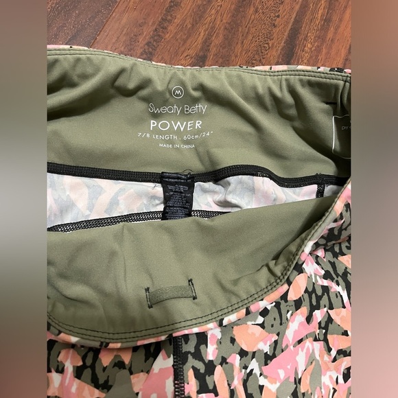 Sweaty Betty women’s medium Power 7/8 leggings, tropical camo, pink peach green - Picture 4 of 10